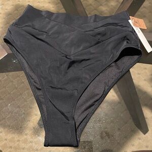 🏝️🌊 PINK Victoria’s Secret Black Bikini Bottom (Size S). New/Never Worn w/Shield